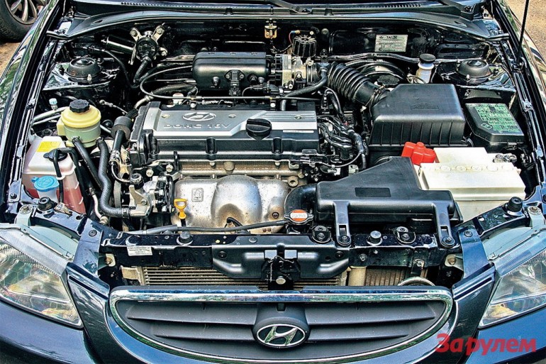 Hyundai_Elantra_benzinski_motor_triodriverblog_08