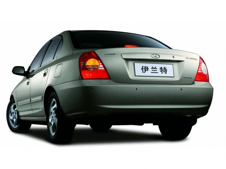 Hyundai_Elantra_zadnji_deo_triodriverblog_09