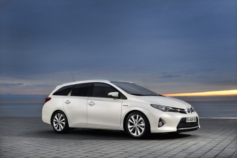 toyota_Auris_touring_sports_triodriverblog_01a
