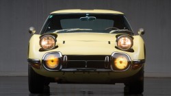 Toyota 2000GT napred