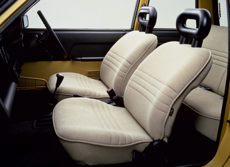 nissan be-1 enterijer