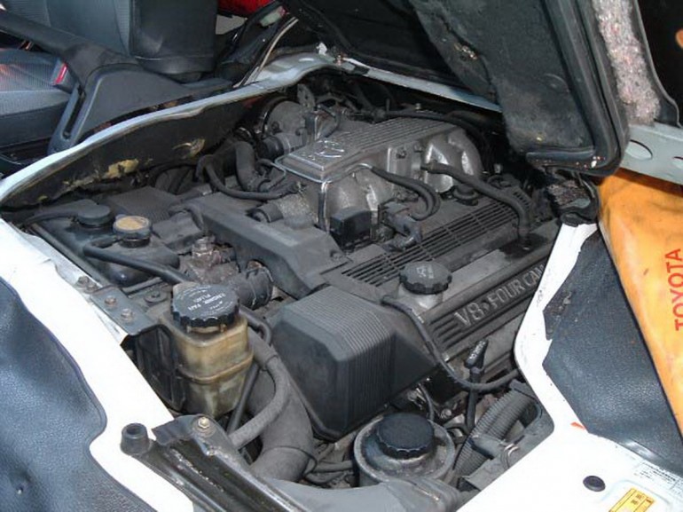 uzh132 hiace v8
